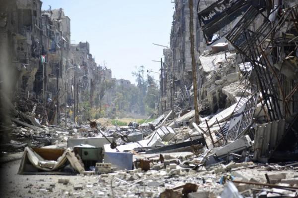Bilden är tagen den 6 april och visar förstörelse i Yarmuks palestinska flyktingläger i den syriska huvudstaden Damaskus. (Foto: STR /AFP /Getty Images)
