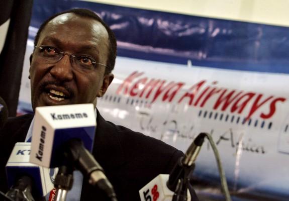 Titus Naikuni, VD för Kenya Airways talar på presskonferensen den 6 maj i Nairobi. (Foto: AFP /Tony Karumba)