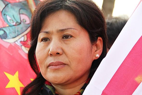 Geng He, som är gift med den försvunne kinesiske människorättsadvokaten Gao Zhisheng, vid en demonstration i Washington D.C. den 14 februari 2012. Hon har nyligen vädjat till Obamaadministrationen om hjälp för sin fängslade make. (Foto: Shar Adams/Epoch Times)