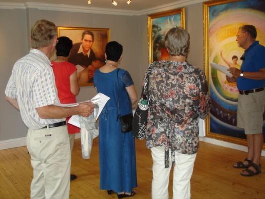 Konstutställningen i Tjärna på Gallery C öppnades den 6 augusti. (Foto: Anja Johansson, Epoch Times)
