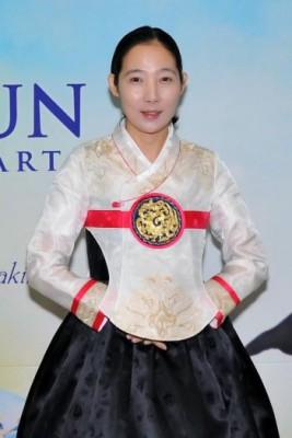 Filmstjärnan och fotomodellen Lee Hong, barnbarnsbarn till Koreas kejsare Gojong och kejsarinna Myeongseong, såg Shen Yuns show i Sydkorea. (Jin Guohuan/Epoch Times)