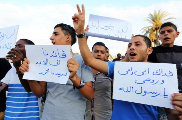 Invånare i Tripoli skriker religiösa och anti-amerikanska slagord när de demonstrerar mot anti-islamfilmen i Tripoli, Libyen den 14 september (Foto: Mahmud Turkia/AFP/GettyImages)