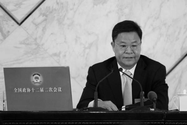 Lü Xinhua, officiell talesperson, vid en presskonferens i Folkets stora sal i Peking, 2 mars 2014. Lü så gott som medgav att Zhou Yongkang, Kinas förre säkerhetschef, är illa ute. (Foto: Wang Zhao/AFP/Getty Images)