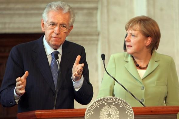 Italiens premiärminister Mario Monti och Tysklands förbundskansler Angela Merkel svarar på frågor vid ett möte i Rom förra veckan. Tysklands, Italiens, Spaniens och Frankrikes ledare träffades för att nå ett samförstånd om hanteringen av EU:s finansiella kris inför det större EU-toppmötet den 28 och 29 juni. (Foto: Franco Origlia /Getty Images) 