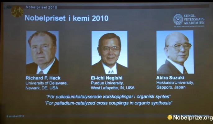 (Från vänster) Vinnarna till Nobelpriset i kemi: Richard Heck, Ei-ichi Negishi och Akira Suzuki den 6 oktober 2010. (Foto: AFP/Nobel)