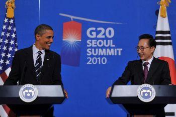 G20-mötet: USA:s president Barack Obama och Sykoreas president Lee Myung-bak på en presskonferens efter mötet den 11 nov i Seoul, Sydkorea. (Sydkoreas presidenthus via Getty Images)
