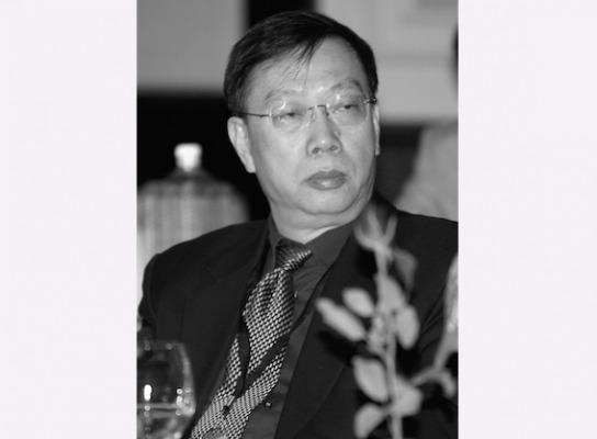 Kinas förre vice hälsominister, Huang Jiefu, vid ett möte organiserat av Världshälsoorganisationen 2006. Huang rättfärdigade nyligen en expansion av användandet av organ från fångar, vilket är ett steg tillbaka från Kinas utlovade reformer. (Foto: Raveendran/AFP/Getty Images)