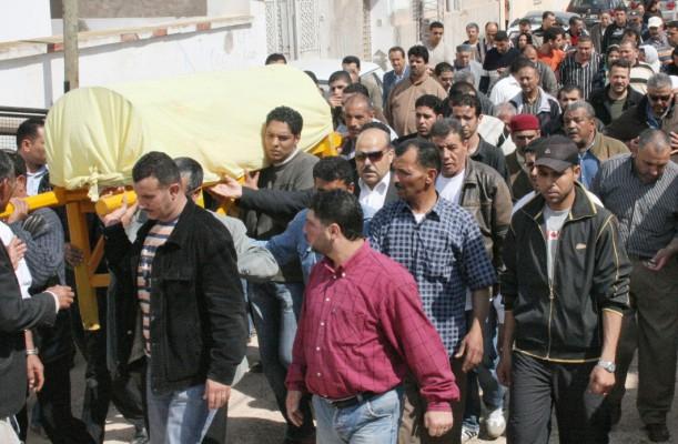 Sju personer dog och 32 andra skadades, vissa så unga som 12 år under en tangjaktskonsert i Tunisien den 1 maj. (Foto: AFP/Hafedh Mislmeni)