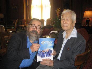 Mercedes tog med sig sin kinesiske vän Lu, för att fira hans 98:e födelsedag. (Epoch Times)
