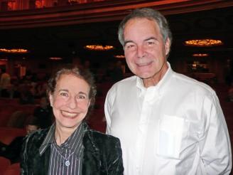 Lois Wood med sin man Stephen såg Shen Yun på San Franciscos War Memorial Opera House den 3 januari. (Foto: Jan Jekielek / Epoch Times)