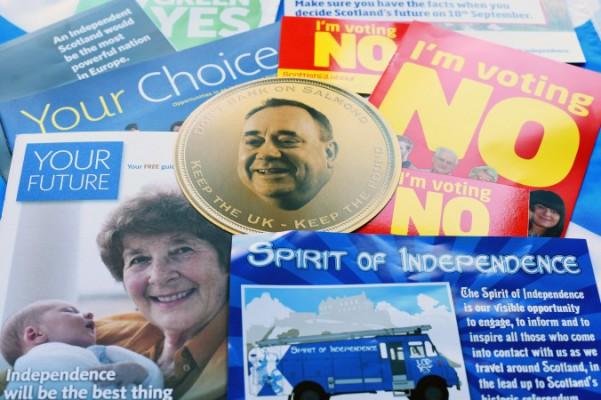 Informationsbroschyrer om skotsk självständighet i Glasgow. Folkomröstningen om ett oberoende Skottland äger rum den 18 september. (Foto: Jeff J Mitchell/Getty Image)
