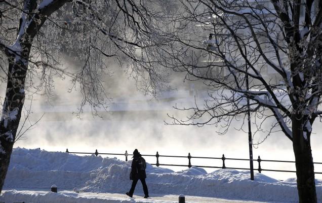 Den kyla som drabbat landet den senaste tiden kan vara en förklaring till att antalet dödsfall har ökat med flera procent, visar ny forskning. (Foto: Anders Wiklund/AFP/Scanpix)