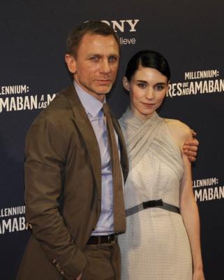 Skådespelarna Daniel Craig och Rooney Mara anländer till premiären av David Finchers film "The girl with the Dragon Tattoo" på Callao-teater i Madrid den 4 january 201ll. (Foto: AFP/Dominique Faget) 