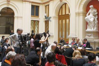 En presskonferens i Wien den 15 november 2010 inför rättegången mot en misstänkt för mordet på tjetjenisk dissident Umar Israilov år 2009. (Foto: Dieter Nagl / AFP / Getty Images)