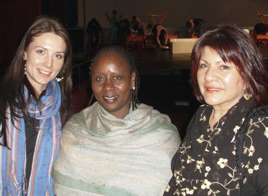 Carolin Segerpalm tillsammans med väninnorna Joyce Olotu och Olga Morene som alla tre uppskattade Shen Yun Chinese Spectacular. (Foto: Tony Lingefors/Epoch Times Sverige)
