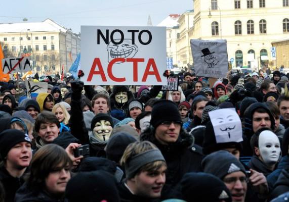 Protester mot Acta den 11 februari i München, Tyskland. (Foto: Gabriel / AFP / Getty  Images)
