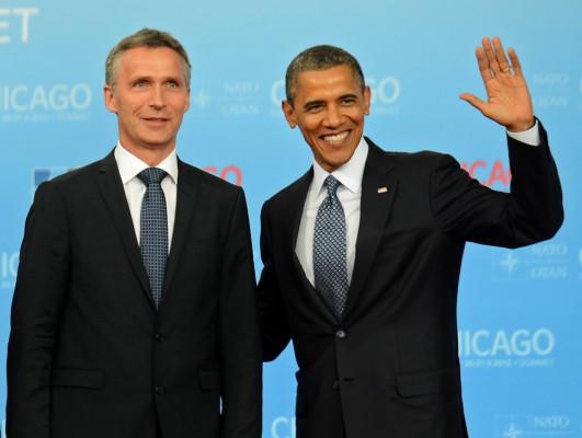 Norges statsminister Jens Stoltenberg träffade USA:s president Barack Obama vid NATO-toppmötet i Chicago, 20 maj 2012. (Foto: Jim Watson/ AFP)