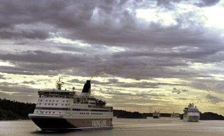 Banden mellan Sverige och Finland får symboliseras med fartyget Viking Line som seglar mellan de båda länderna. (Foto: AFP/Oliver Morin)

