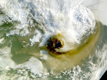 Rök väller fram ur vulkanen Grimsvötn. (Foto: Nasa Modis /AFP)