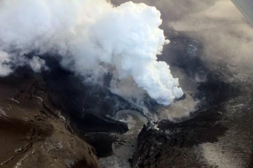 En vulkan utanför Reykjavik på Island bidrar till produktionen av metanol som kan driva bilar. (Foto: AFP)