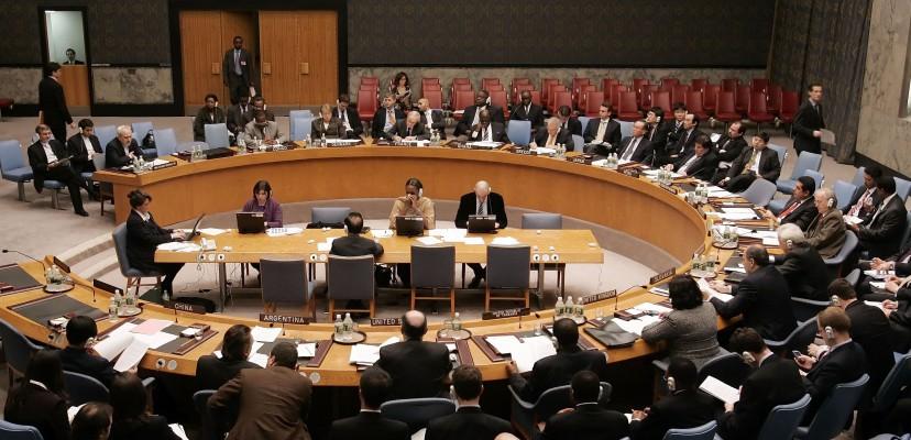 USA, New York: Medlemmar av FN:s säkerhetsråd lyssnar på den iranska medlemmen Dr M. Javad Zarifs (till vänster i översta raden) tal efter det att säkerhetsråde enhelligt godkände sanktionerna mot Iran. (Foto: AFP/Stephen Chernin/Getty Images)