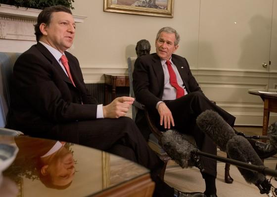 EU-kommissionens president José Manuel Barosso och USA:s George W Bush träffades den 8 januari i Washington. (Foto: Jim Watson/AFP)
