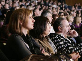 Shen Yuns publik på Auditorio Belgrano i Argentina visste sannolikt föga om Kinas försök att stoppa showen. (Foto: Renee Luo/The Epoch Times)