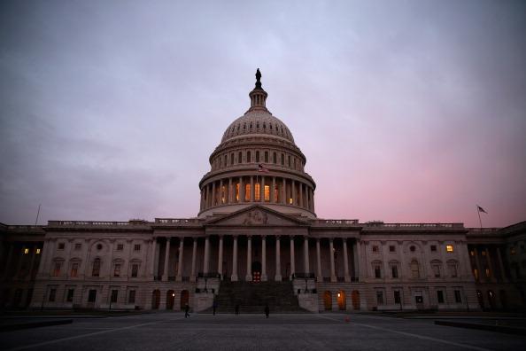 Ska molnen skingras över kongressbyggnaden Kapitolium i Washington? En ny amerikansk budgetkris är överhängande om kongressen inte kan komma överens inom några dagar. Foto: Mark Wilson