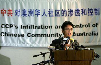 Chen gjorde en offentlig avbön för sitt utlandskonto på 20 miljoner US-dollar vid en presskonferens i augusti 2008. (Doncan Huang/AFP/Getty Images)