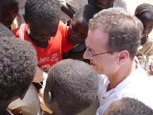 ”Varje barn är nästan som en perfekt gåva från Gud, de leende små barnen med oerhört hopp, och en del av dem riskerar en fruktansvärd död” - Parlamentledamoten Borys Wrzesenewskyj 