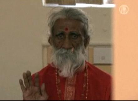 Den indiske eremiten Prahlad Jani har klarat sig utan mat och vatten i över 70 år. Nu ska vetenskapsmän ta reda på vad det beror på. (Foto: NTDTV)