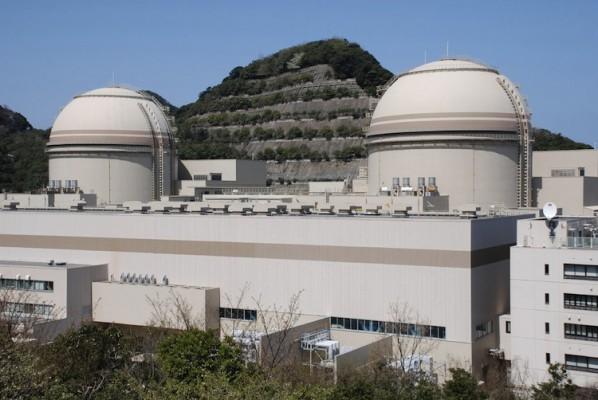 Reaktorerna tre och fyra i Ois kärnkraftverk i Kansai Electric Power Co (Kepco), Oi i Fukui prefektur i västra Japan den 12 april. (Foto: Jiji Press/AFP/Getty Images)