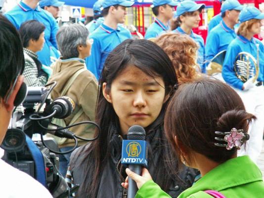 Xu Mosangzis föräldrar förföljs i Kina för att de utövar Falun Gong. Pappan befinner sig i hjärntvättscenter och mamman är försvunnen. Nu hoppas Mosangzi att ännu fler lämnar partiet så att det inte klarar av att förfölja någon.  (Foton: Hans Bengtsson/Epoch Times)
