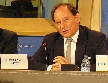 Edward McMillian Scott, vice-ordförande i EU, diskuterar NTDTV, KKP och OS. (Foto: Epoch Times)