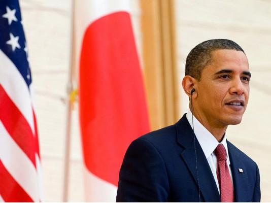 USA:s president Barack Obama gör ett uttalande om ekonomin till pressen  i det diplomatiska mottagningsrummet i Vita huset den 12 november 2009 i Washington, DC. (Foto: Olivier Douliery-Pool/Getty Images)