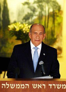 Den israeliske premiärministern Ehud Olmert tillkännager sin avgång som premiärminister, 30 juli 2008 i Jerusalem. (Foto: Avi Ohayon/GPO/Getty Images)