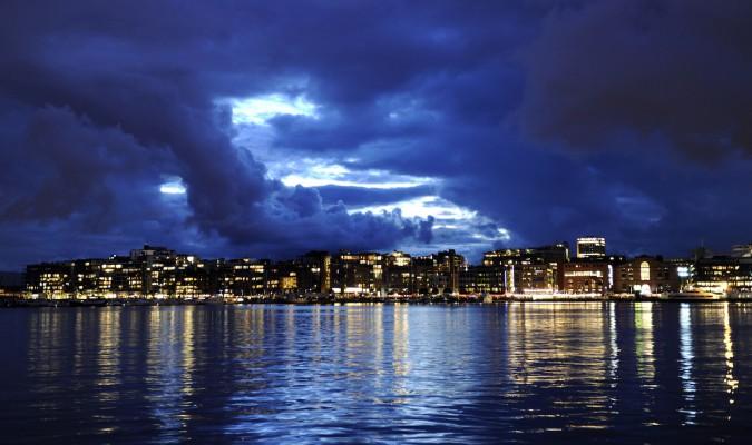 Skymning över "Aker Brygge", Oslo. (Foto: Odd Andersen/AFP/Getty Images)