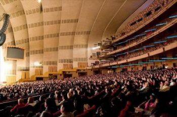 Divine Performing Arts publik på Radio City Music Hall I New York i början av 2008. (Epoch Times)