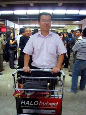 Qiu Mingwei, en journalist på den kinesiska regimens språkrör People's Daily som flydde till Hongkong, meddelar nu öppet att han lämnar det kinesiska kommunistpartiet och alla dess underorganisationer. (Foto: Sun Qingtian/Epoch Times)