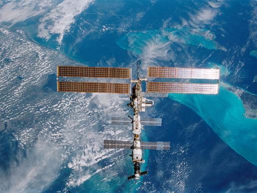 Den internationella rymdstationen i position över Florida. (Foto: NASA)