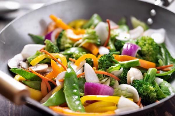 Att äta en näringsrik diet skyddar mot många kroniska sjukdomar bland annat bröstcancer. (Foto: via Shutterstock*)