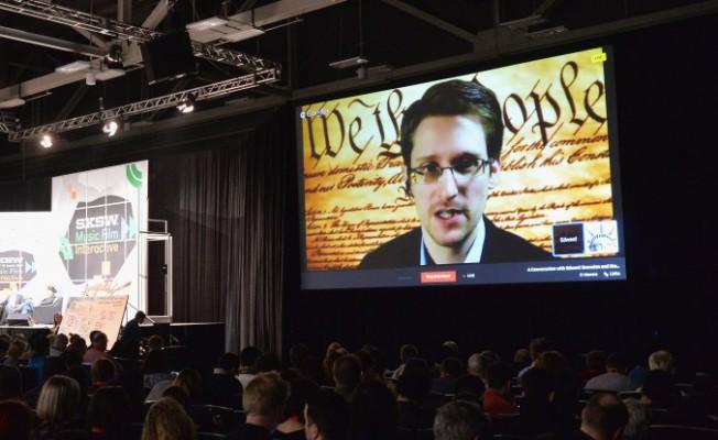 Edward Snowden tidigare NSA-agent talade via videokonferens under 2014 SXSW musikfestival i Austin, Texas i mars. (Foto: AP / NBC New)
