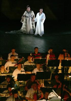 Nu är det bevisat att kultur är hälsosamt. Amerikanska mezzosopranon Marianne Cornetti som Amneris och den franske tenoren Roberto Alagna, uppträder i Verdis opera, Aïda, i Orange, södra Frankrike, i juli 2006. (Foto: AFP/ Dominique Faget) 
