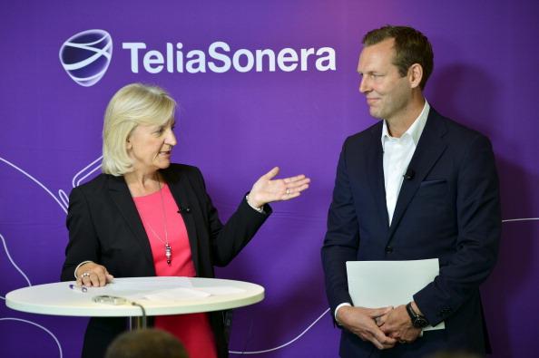 Marie Ehrling TeliaSoneras styrelseordförande och Johan Dennelind vd, på presskonferensen som hölls den 17 september 2015 på TeliaSoneras huvudkontor i Stockholm. Foto: Henrik Montgomery /AFP/Getty Images