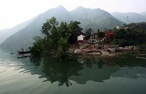 Det fanns en gång en stad. Efter att dammen "tre raviner" byggdes finns bara några hus kvar av Daching. (Foto: AFP)