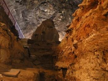 Bild från botten av det utgrävda området i riktning mot ingången till Wonderwerk Cave. (Foto: R Yates)