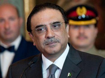 Pakistans president Asif Ali Zardari tror att världssamfundet kommer att förlora kriget mot talibanerna om de inte får fart på Afghanistans ekonomi (Foto: Vincenzo Pinto/AFP/Getty Images)
