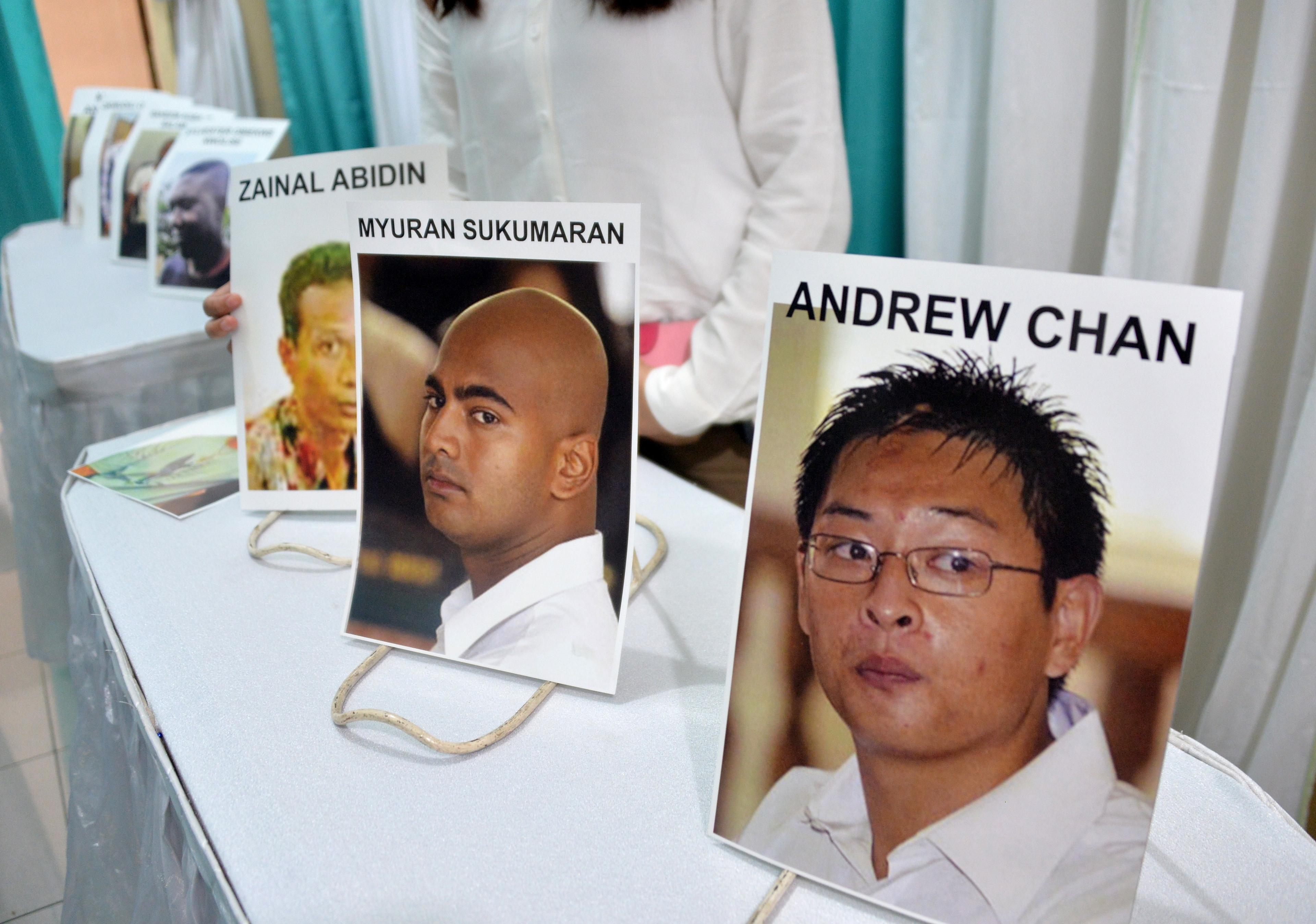 Bilder på avrättade personer som dömts för drogrelaterade brott visas på ett sjukhus i Jakarta den 29 april 2015. (Foto: Bay Ismoyo/Getty Image)