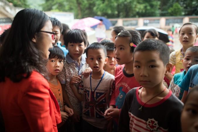 Barn i byn Xianghe i södra Kina, 19 juni 2015. Över 60 miljoner kinesiska barn lever utan sina föräldrar, eftersom dessa arbetar på annan ort. (Johannes Eisele/AFP/Getty Images)