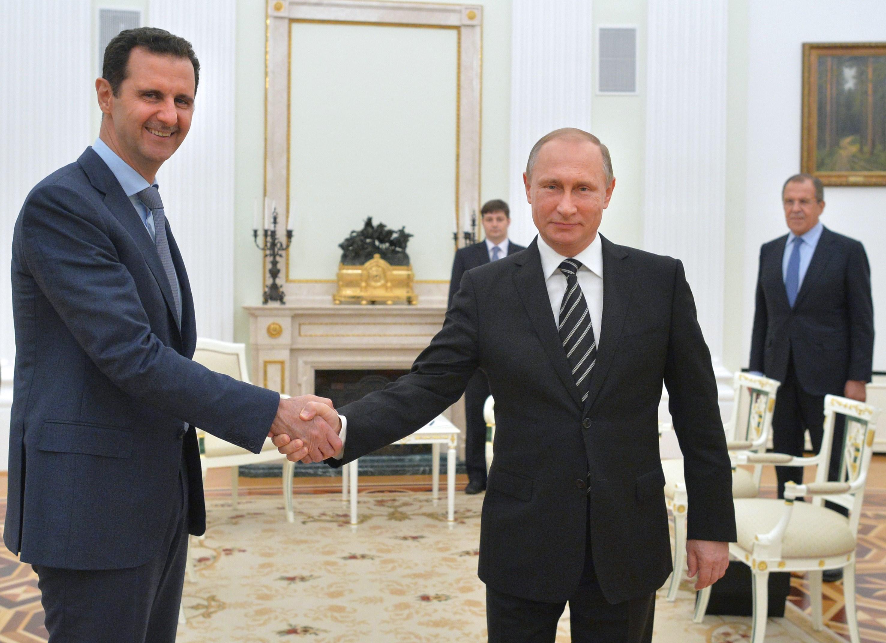 Syriens president Bashar al-Assad var på hemligt blixtbesök hos Rysslands president Vladimir Putin i Kreml på tisdagen. Det var första gången Assad lämnade Syrien sedan konfliktens början 2011. (Foto: Alexey Druzhinin/AFP/Getty Image)